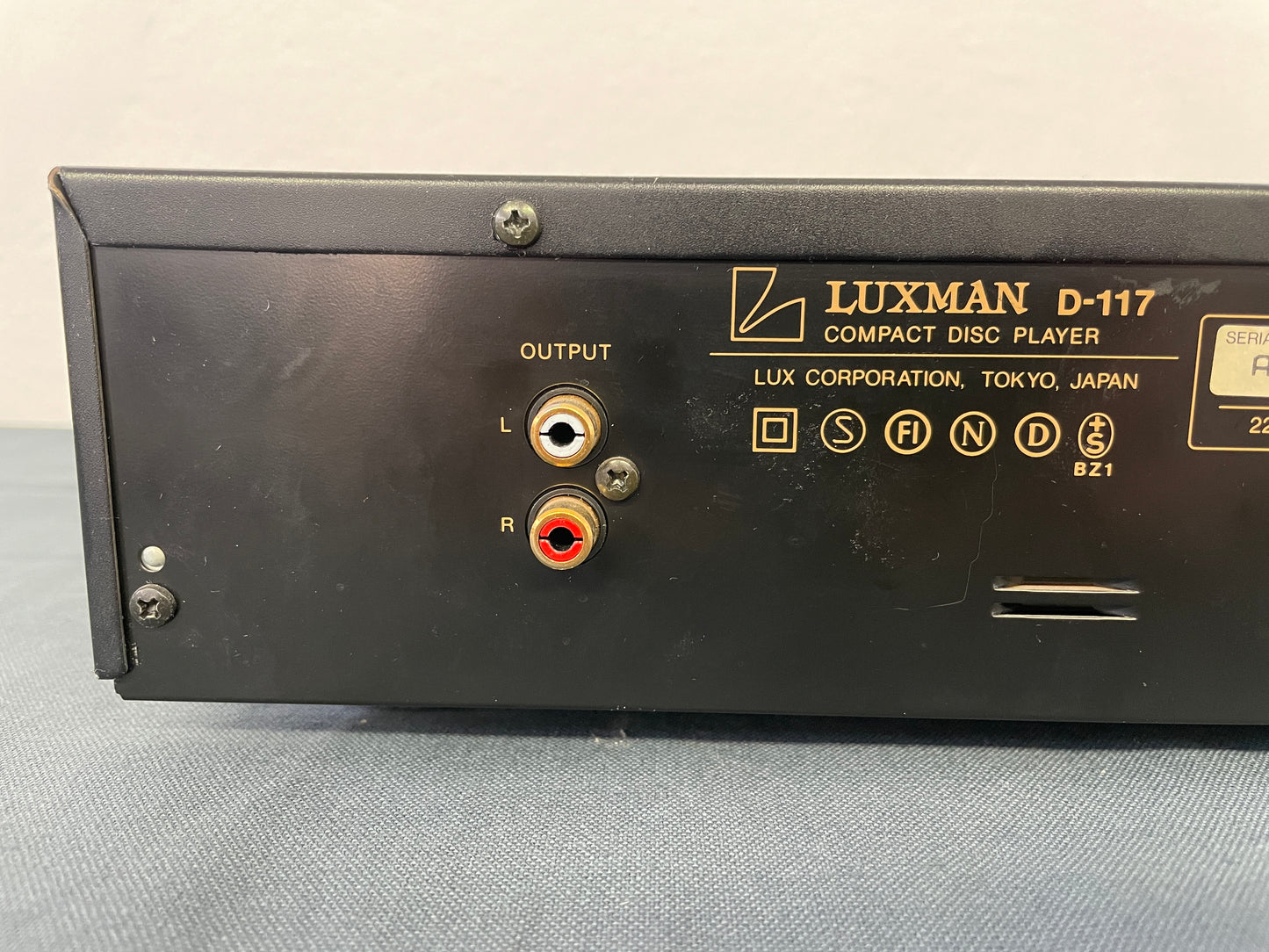 1988 Luxman D-117 CD Player