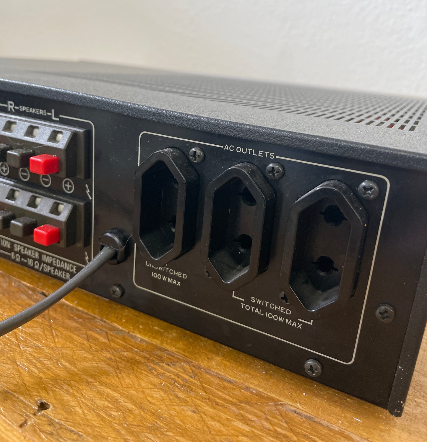 1981 Pioneer SA-520 Stereo Integrated Amplifier