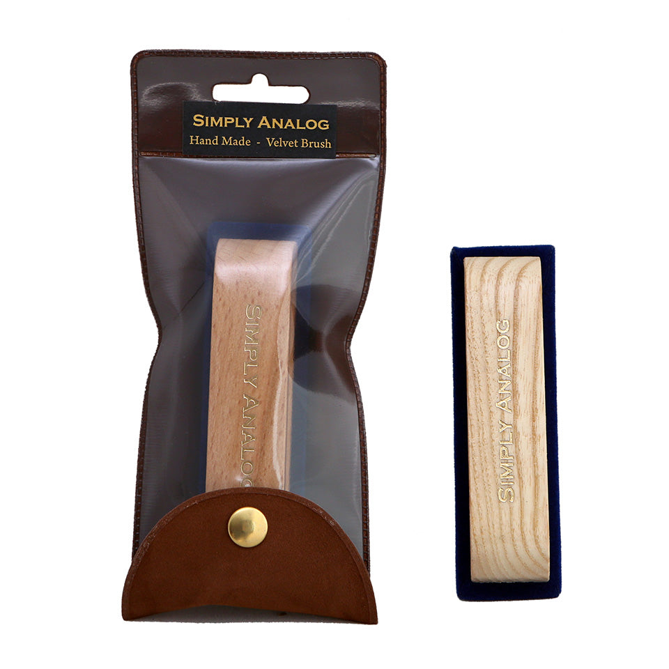 Oak Wood Velvet Brush