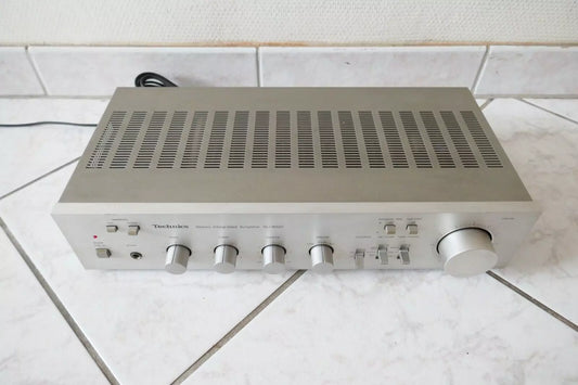 1979 Technics SU-8022 Stereo Amplifier